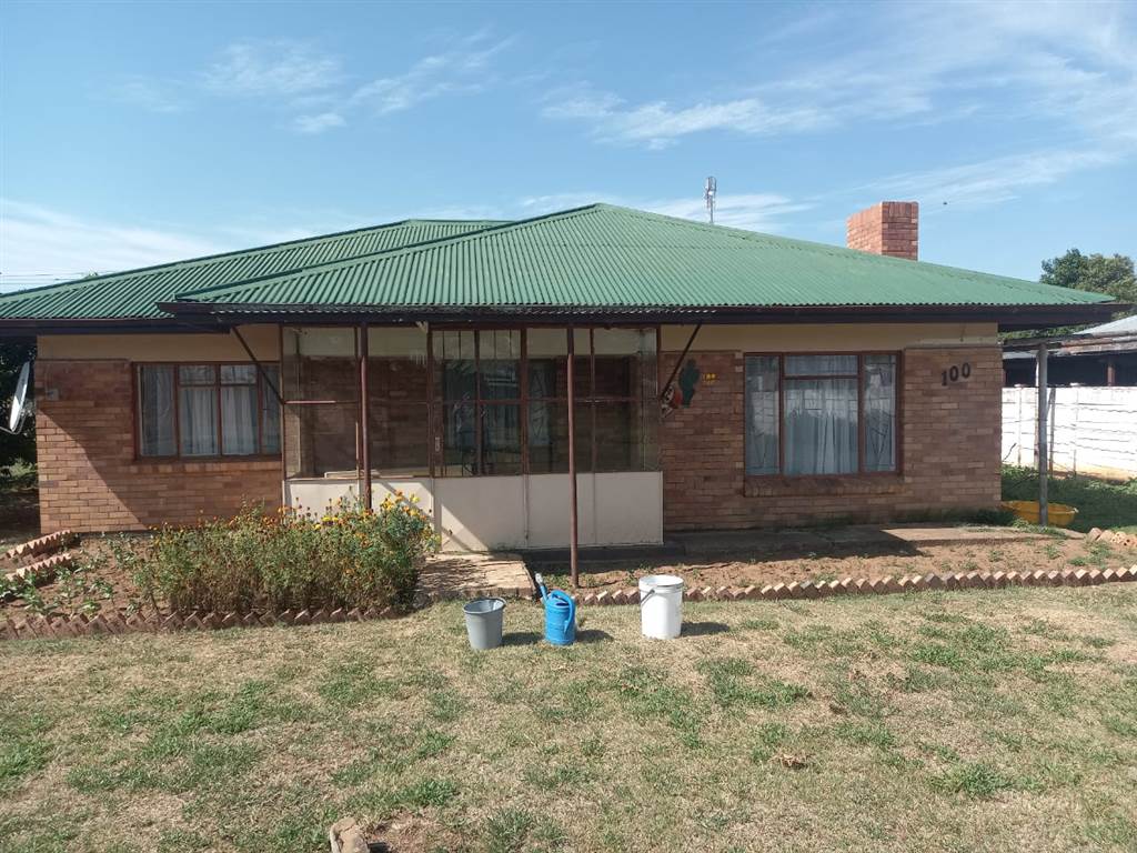 4 Bed House in Klerksdorp photo number 1