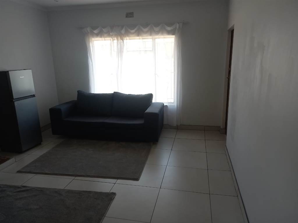 4 Bed House in Klerksdorp photo number 19