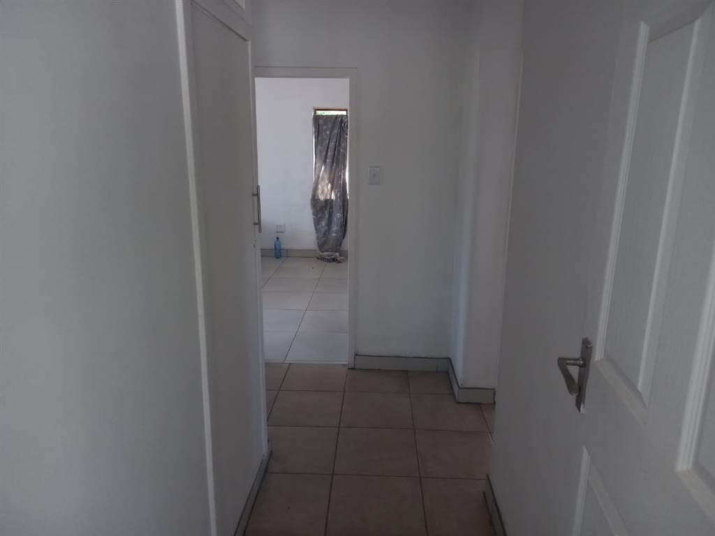 4 Bed House in Klerksdorp photo number 8