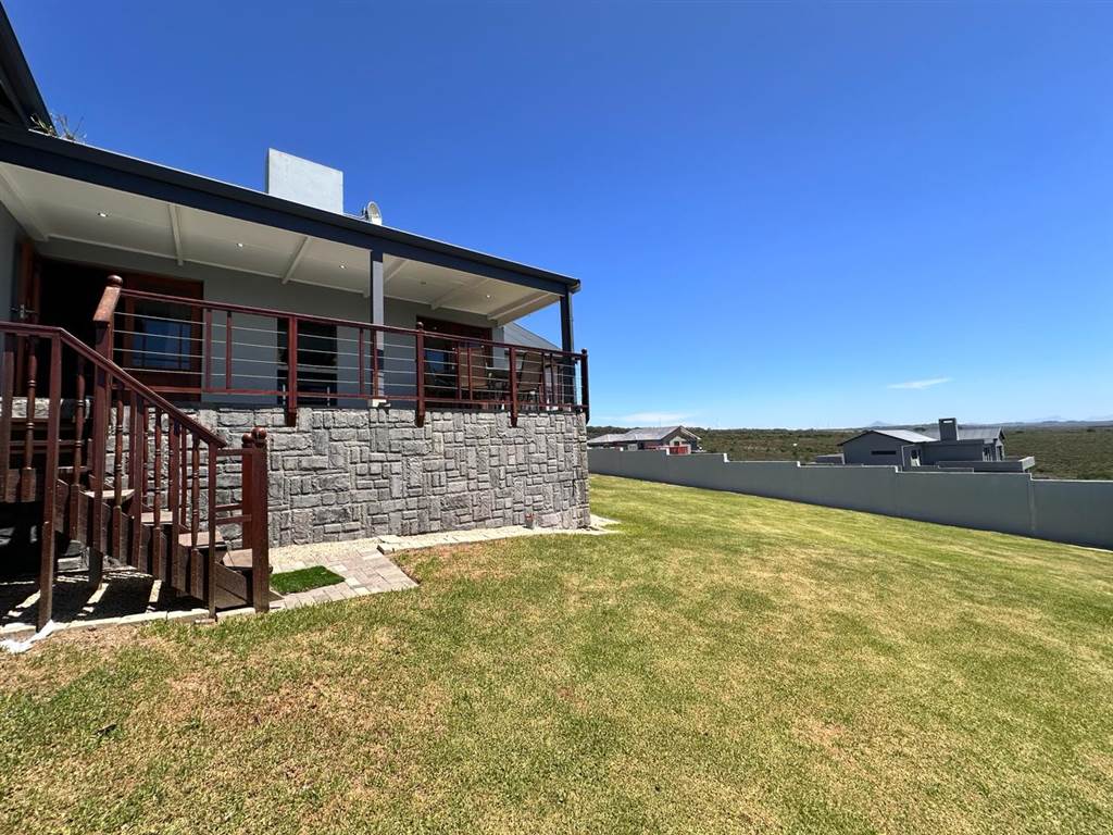 3 Bed House in Jeffreys Bay photo number 9