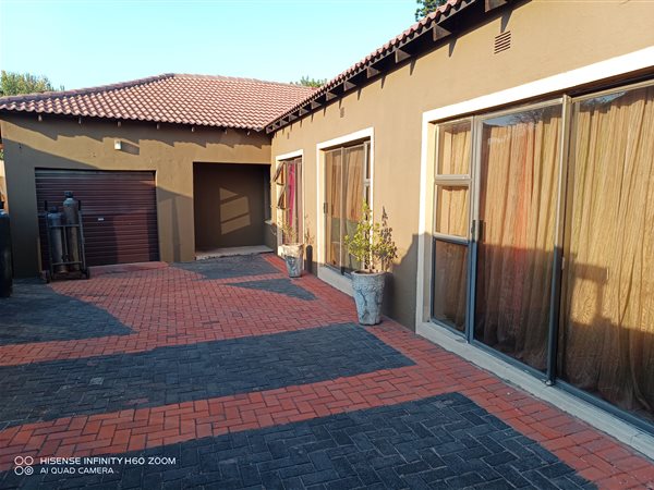 4 Bed House in Rustenburg North