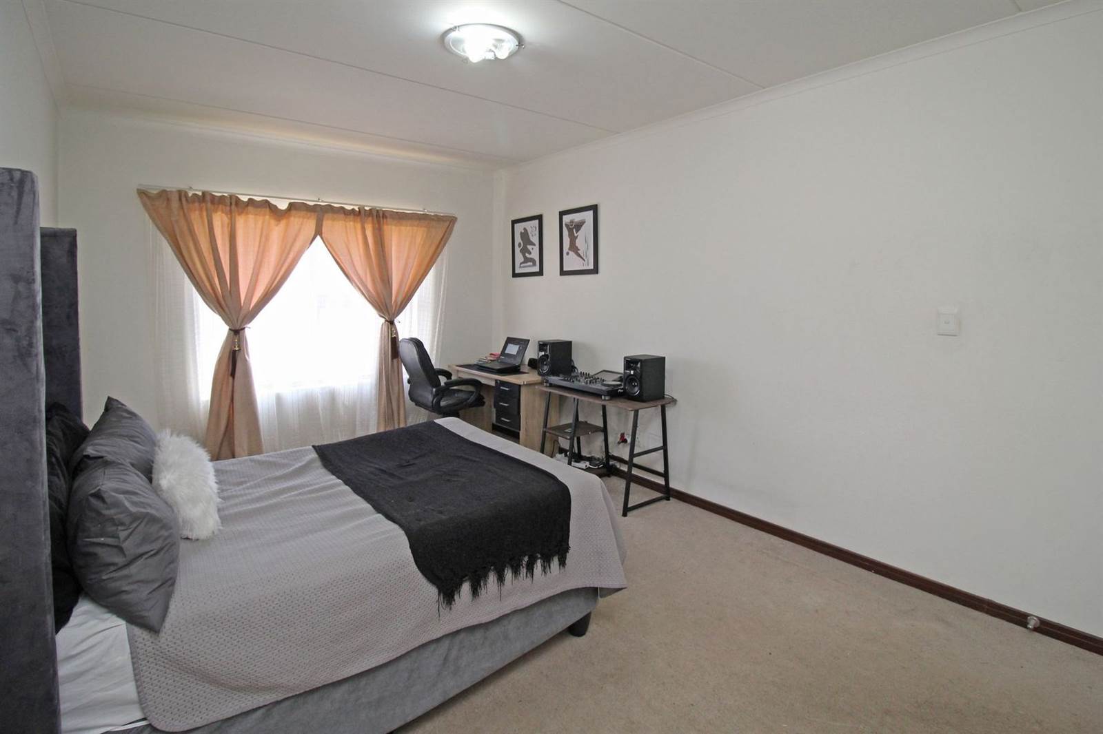 1 Bed Apartment in Erand Gardens photo number 4