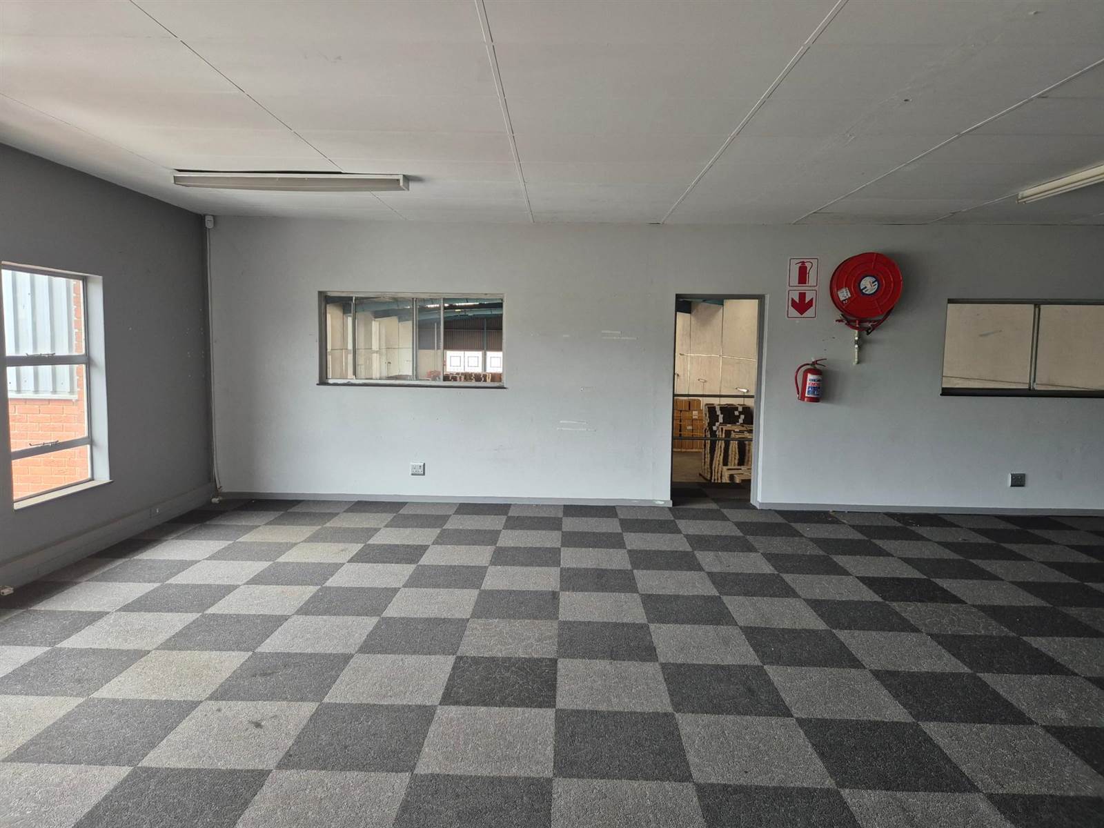1509  m² Commercial space in Springfield photo number 2
