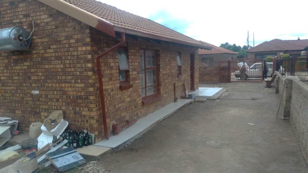 3 Bed House in Temba photo number 2
