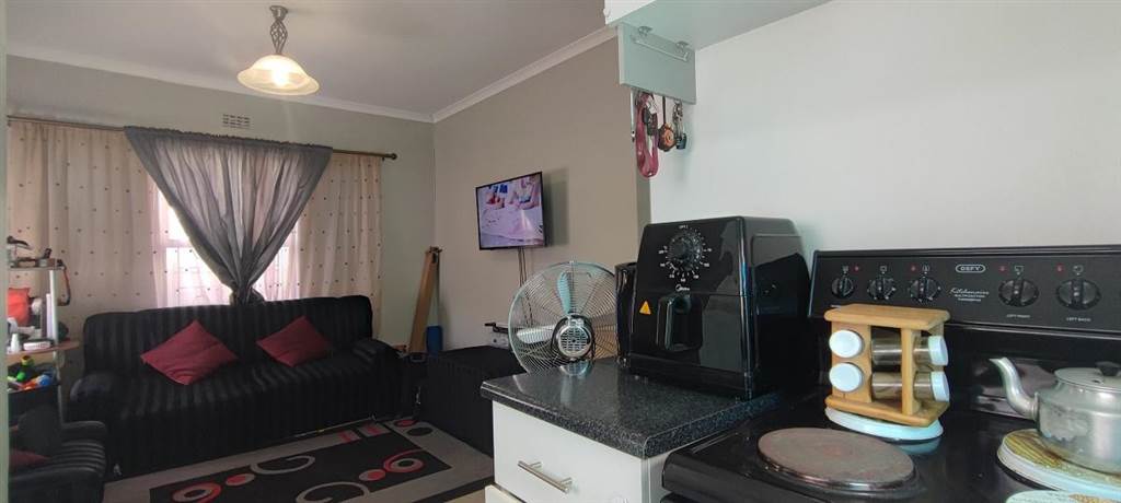 2 Bed House in Strandfontein photo number 1