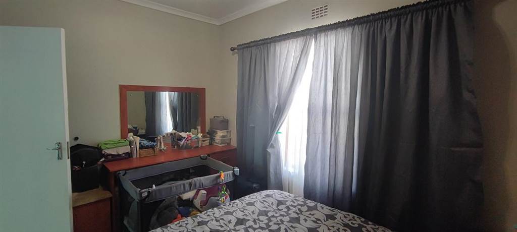 2 Bed House in Strandfontein photo number 11