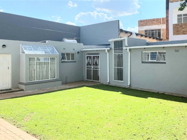 6 Bedroom House