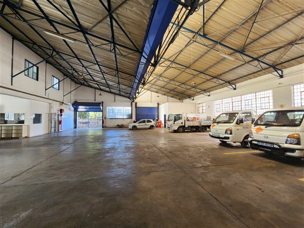 1 150 m² Industrial space 1 150 m² Industrial space