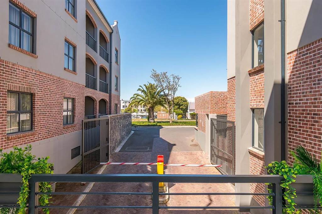 2 Bed Apartment in Durbanville Central photo number 20