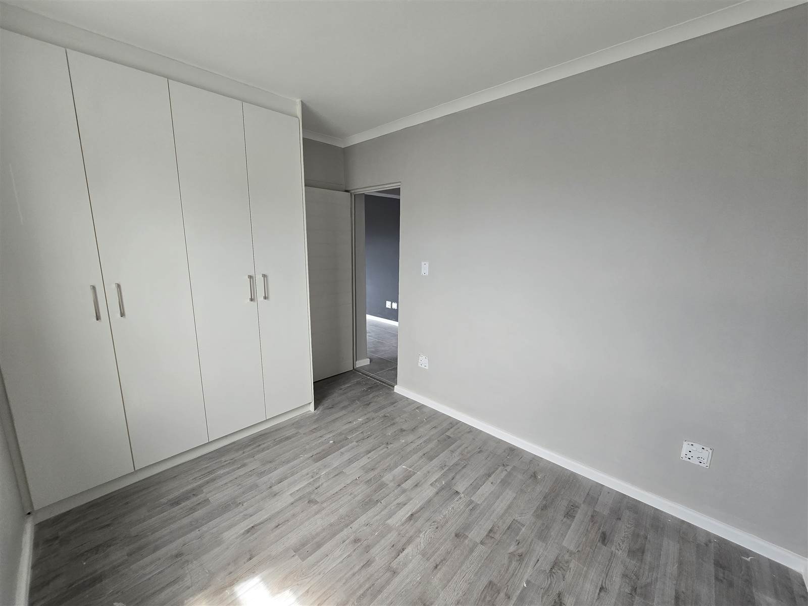 1 Bed Apartment in Tableview photo number 11