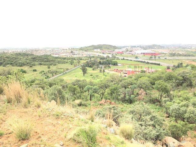 1050 m² Land available in Naturena photo number 3
