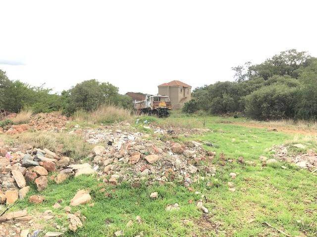 1050 m² Land available in Naturena photo number 12