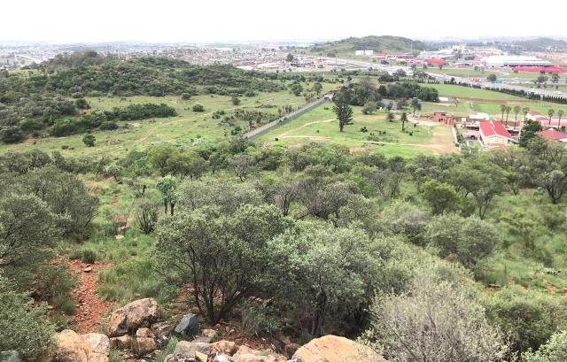 1050 m² Land available in Naturena photo number 11