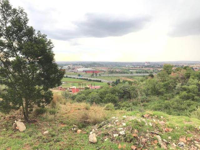 1050 m² Land available in Naturena photo number 6