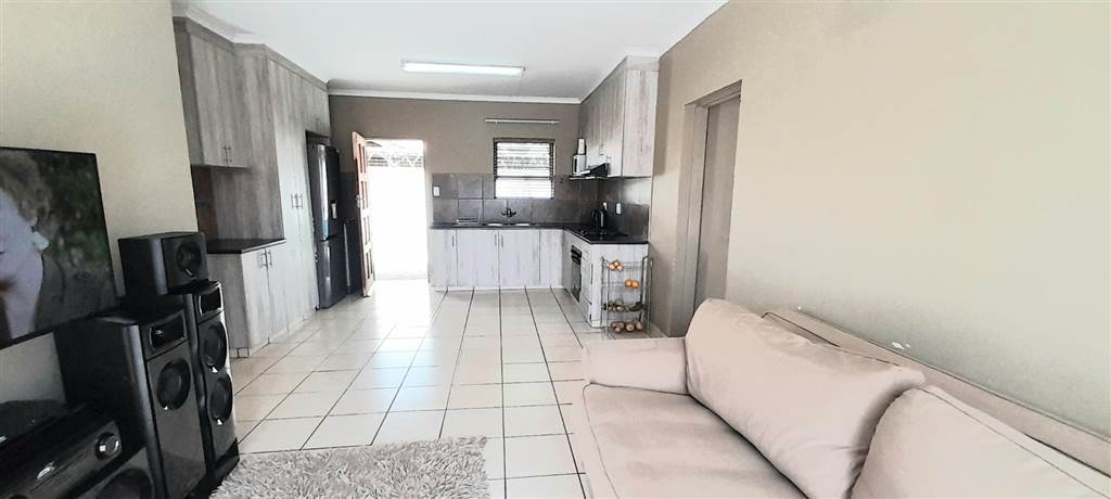 3 Bed Townhouse in Ermelo photo number 6