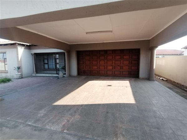 4 Bed House in Ermelo