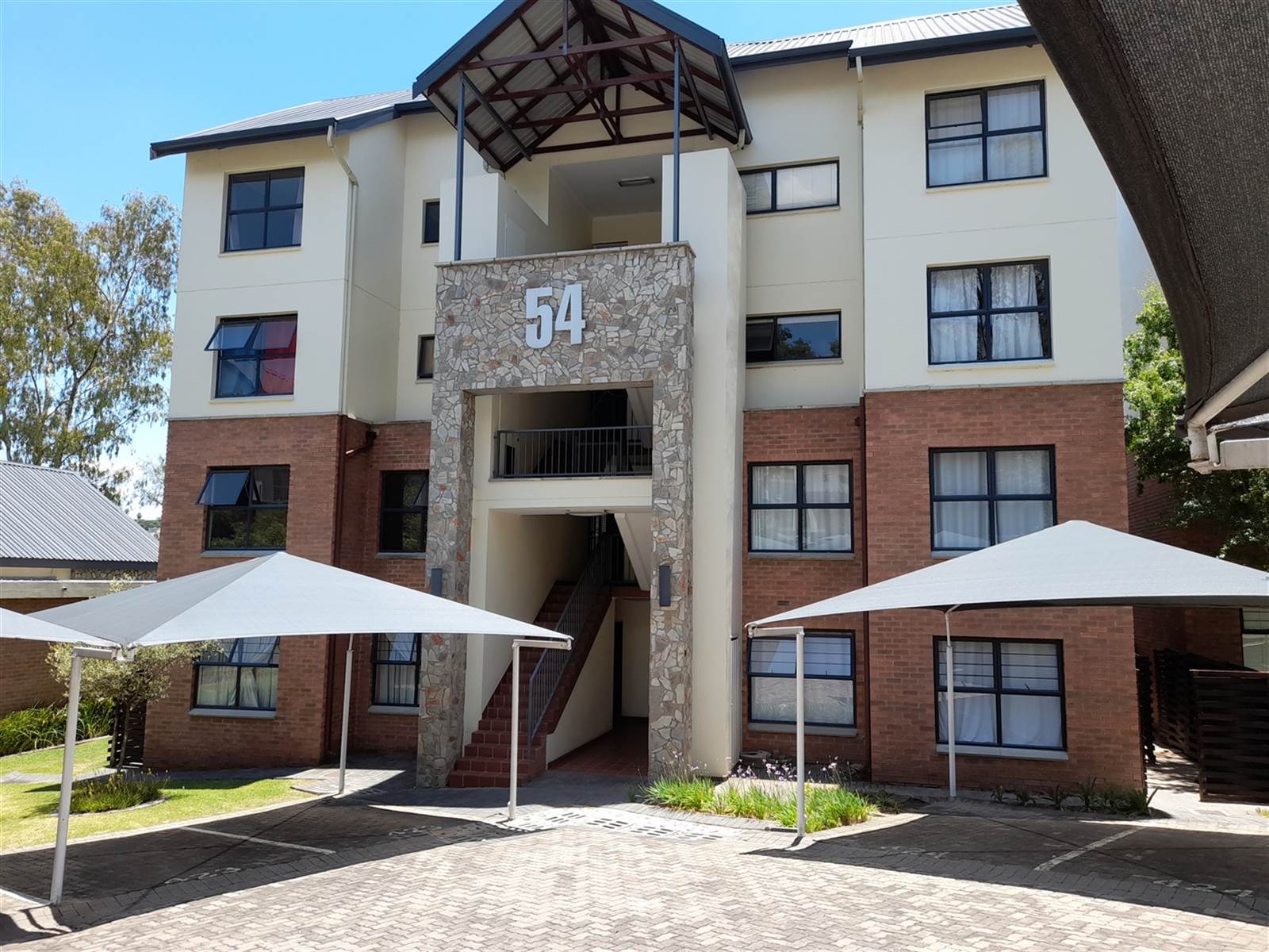 3 Bed Apartment in Kyalami Hills photo number 3