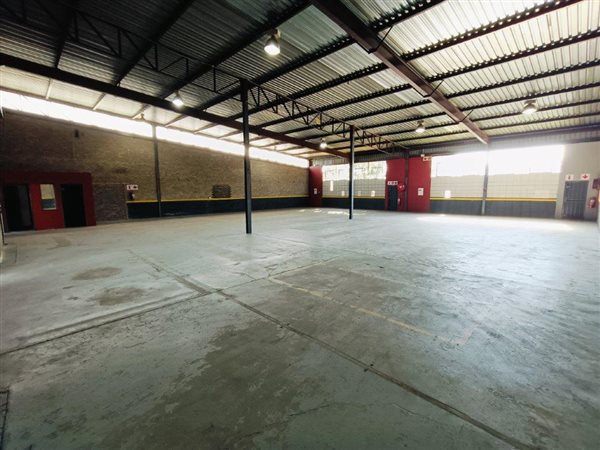 472  m² Industrial space