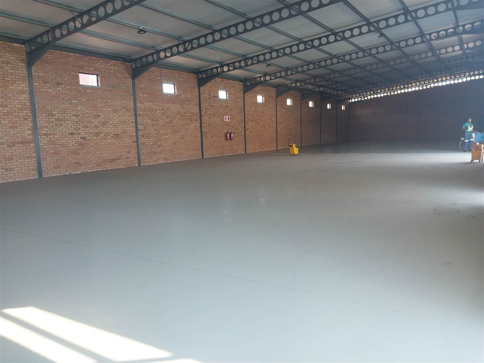 893  m² Commercial space in Waterval East photo number 11