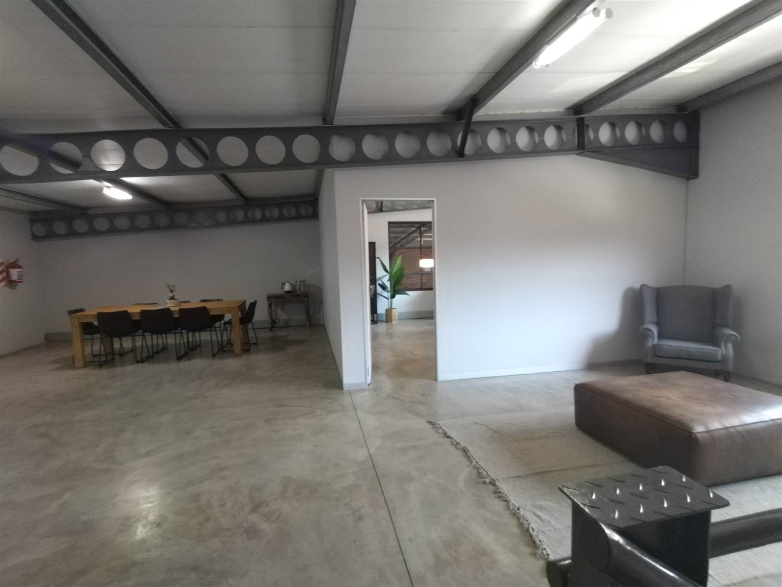 893  m² Commercial space in Waterval East photo number 5