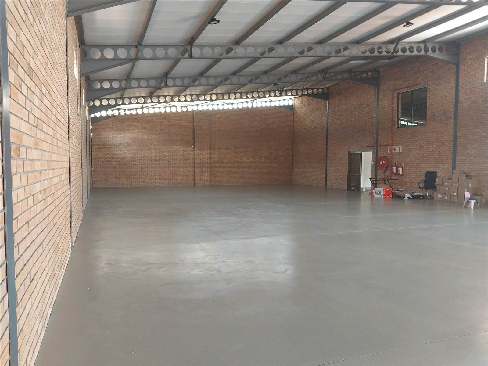893  m² Commercial space in Waterval East photo number 9