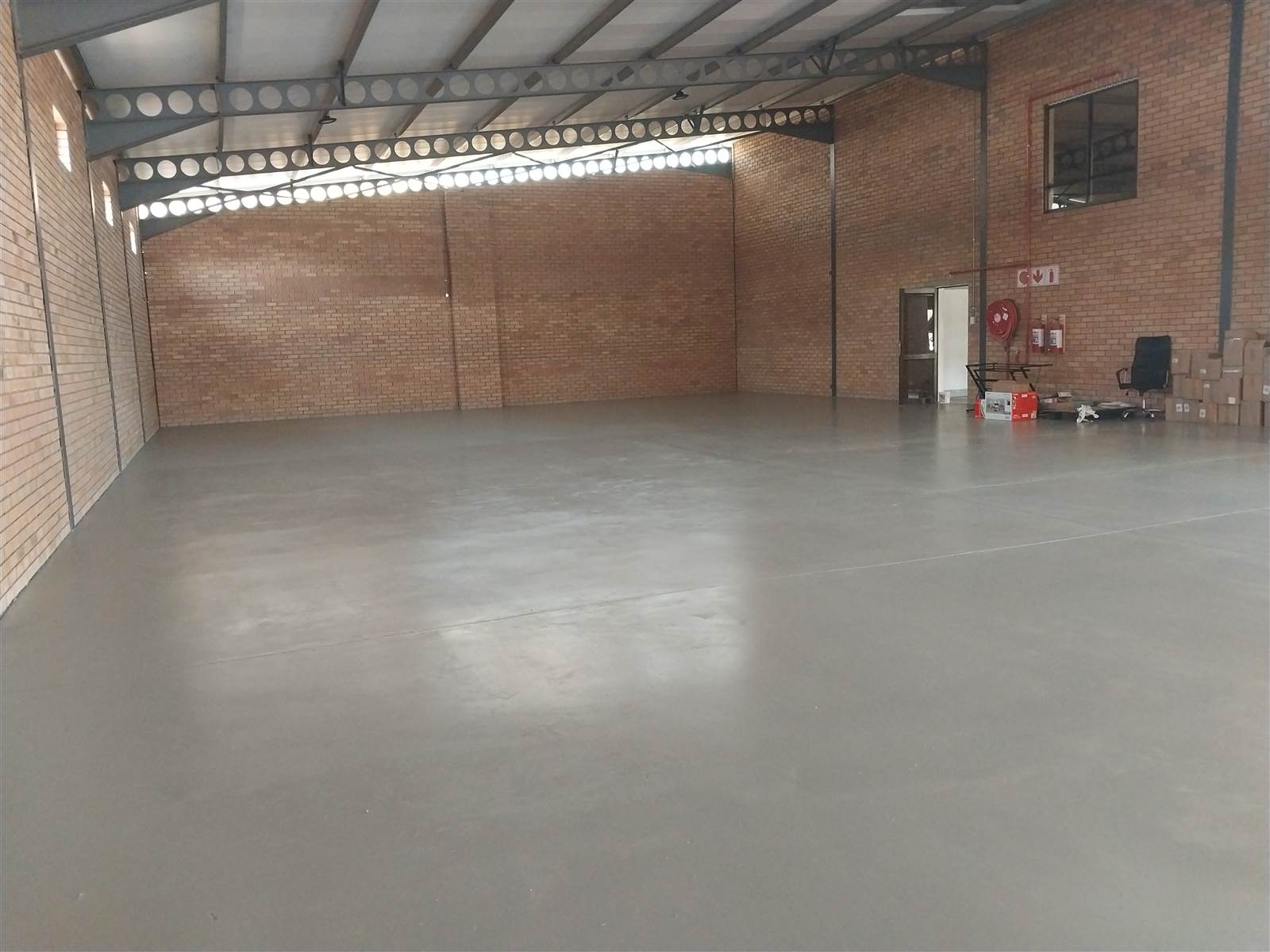 893  m² Commercial space in Waterval East photo number 10