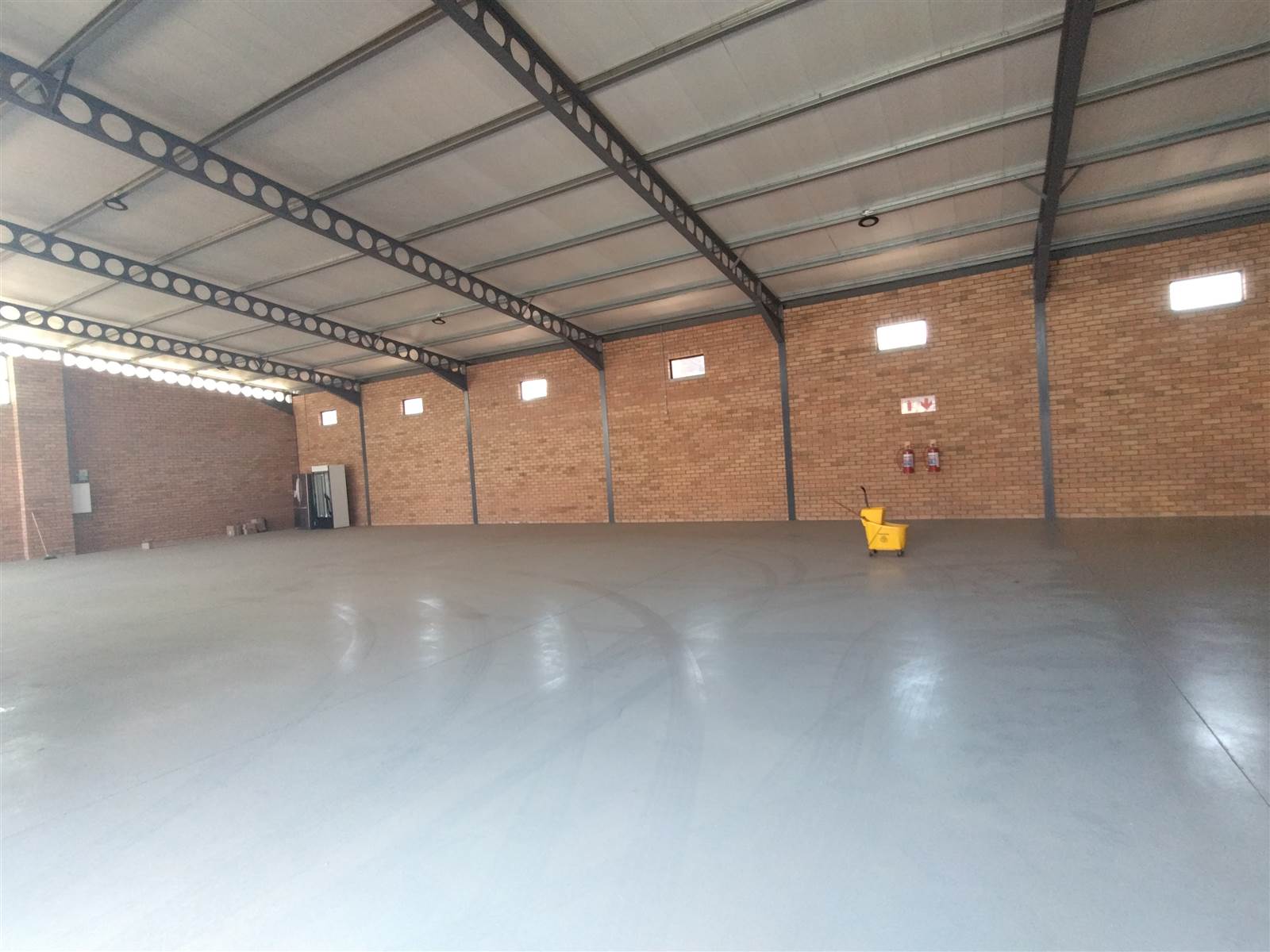 893  m² Commercial space in Waterval East photo number 13