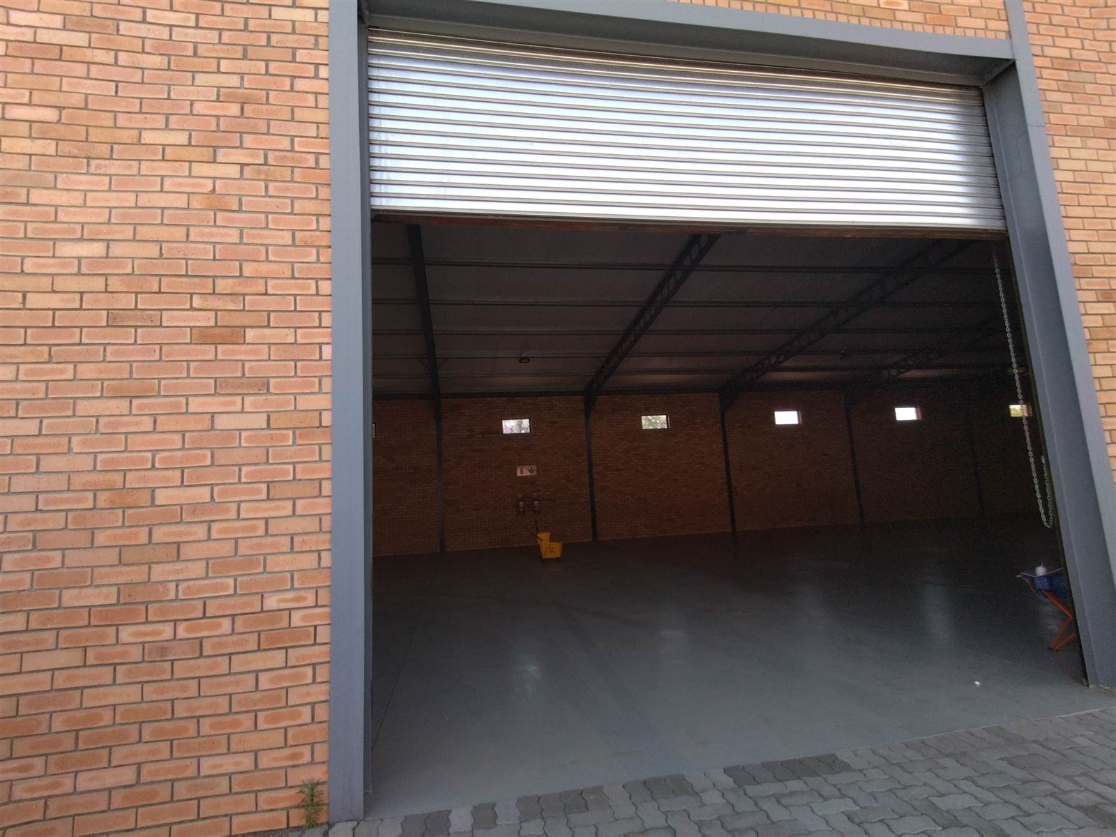 893  m² Commercial space in Waterval East photo number 2