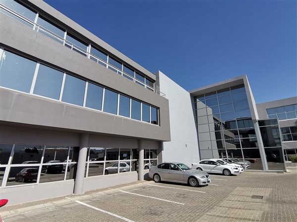 812  m² Commercial space