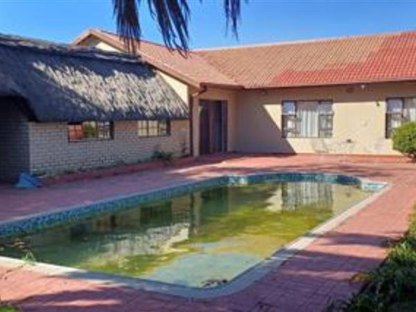 4 Bedroom House 4 Bedroom House