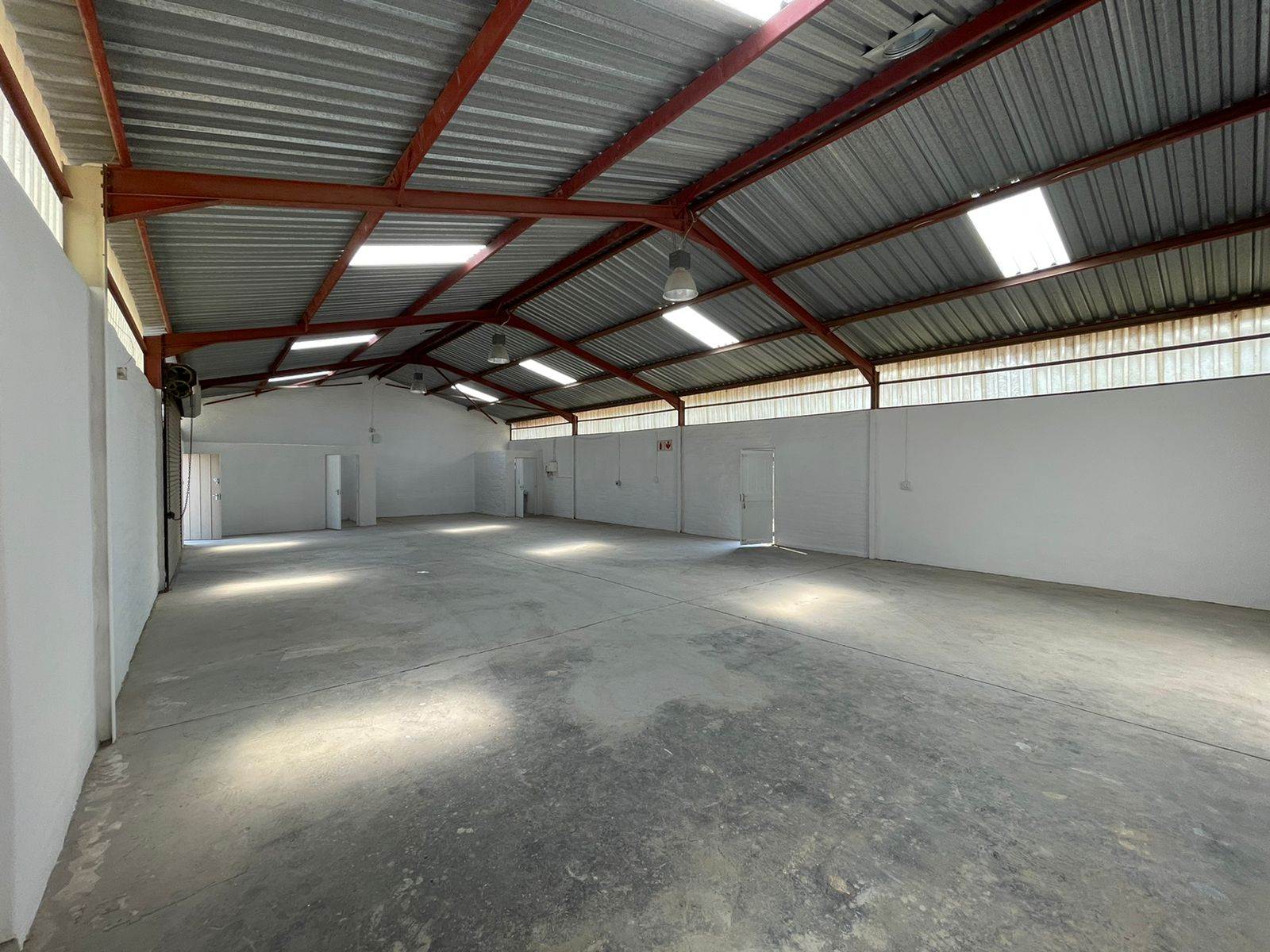 200  m² Industrial space in Laser Park photo number 3