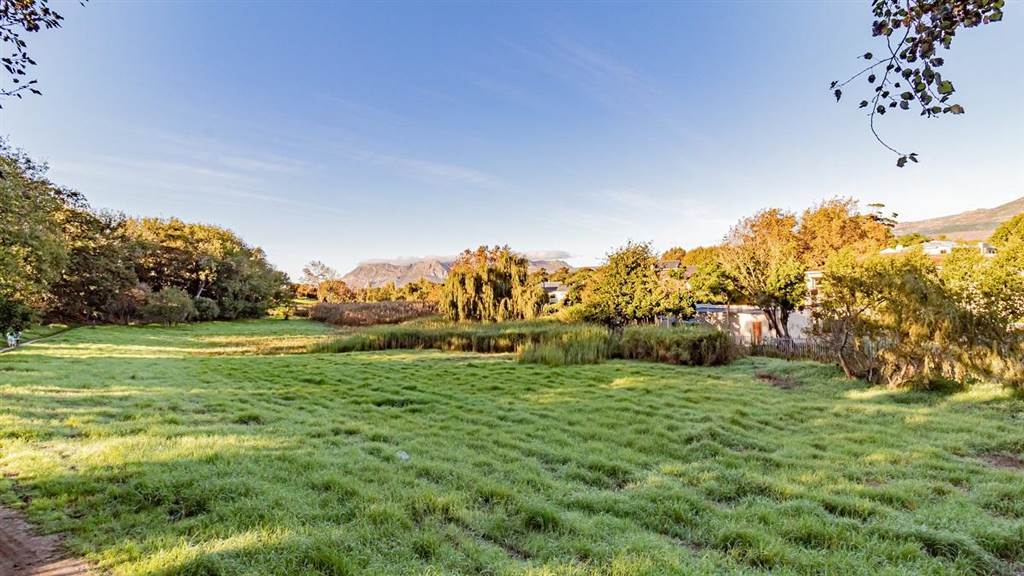 3024 m² Land available in Constantia photo number 1