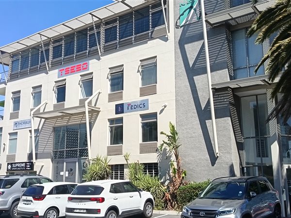 597  m² Commercial space