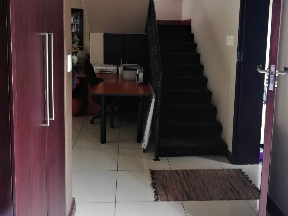 2 Bed Townhouse in Benoni Central photo number 11