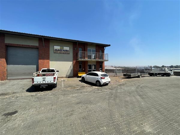 615  m² Industrial space