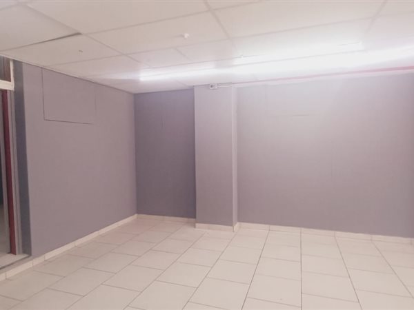 80  m² Commercial space