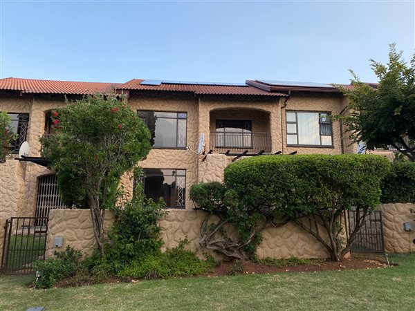 3 Bed Townhouse in Northcliff