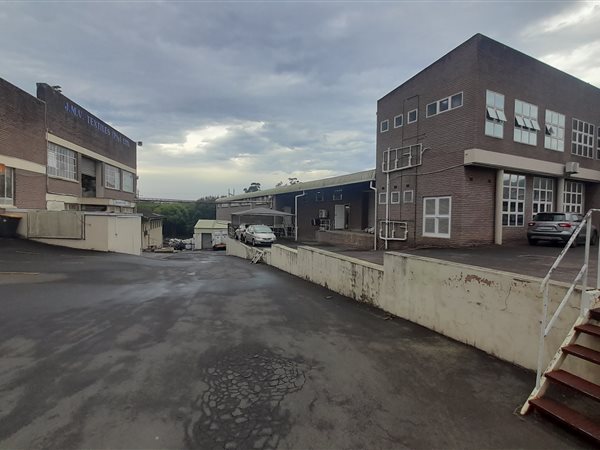 320 m² Industrial space 320 m² Industrial space