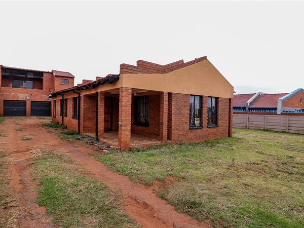 6 Bed House in Lenasia South