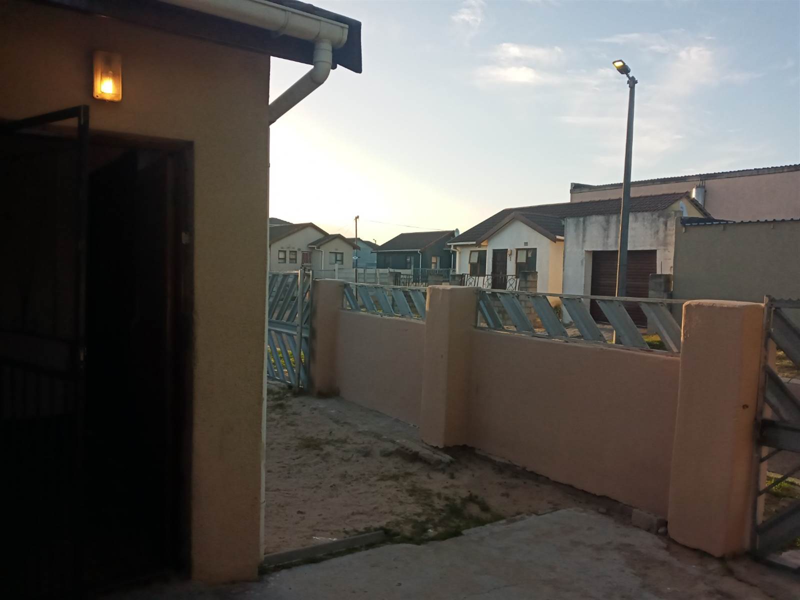 3 Bed House in Mitchells Plain photo number 9