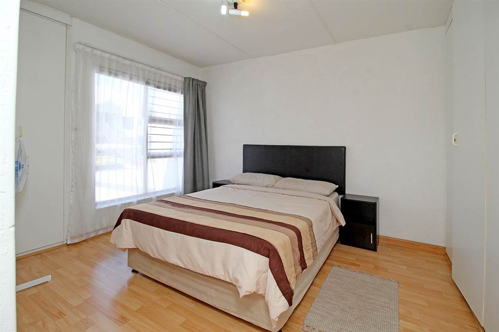 1 Bed Apartment in Morningside photo number 15