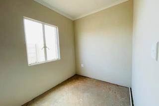 2 Bed House in Leondale photo number 4