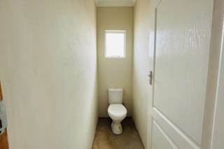 2 Bed House in Leondale photo number 9