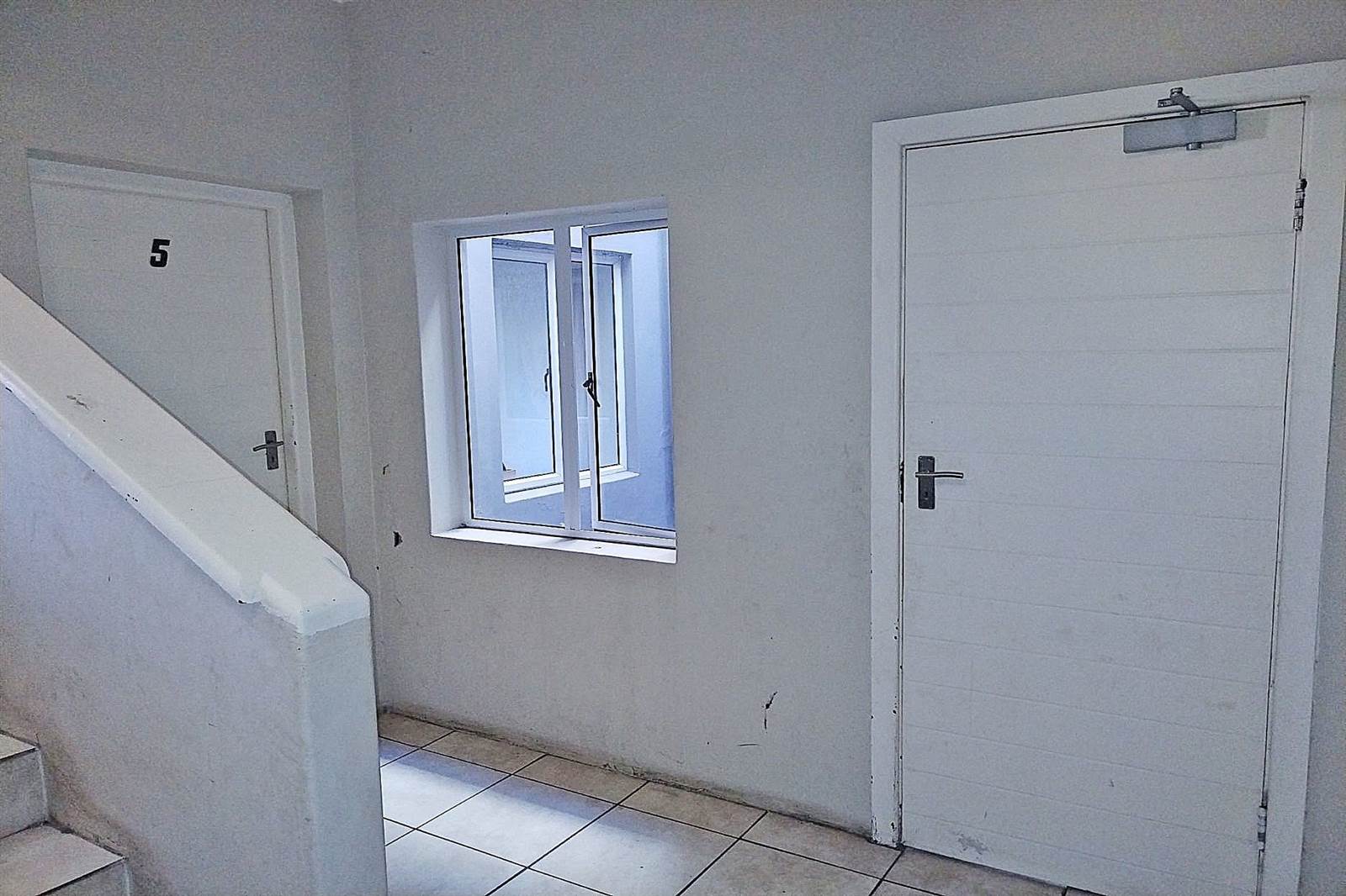 18 Bed Apartment in Port Elizabeth Central photo number 14