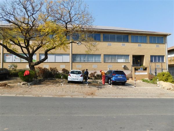 135  m² Commercial space