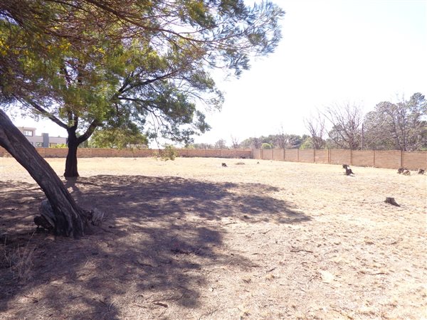 2 351 m² Land 2 351 m² Land
