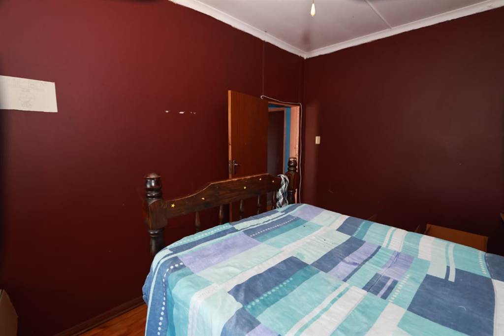 3 Bed House in Uitenhage Central photo number 9