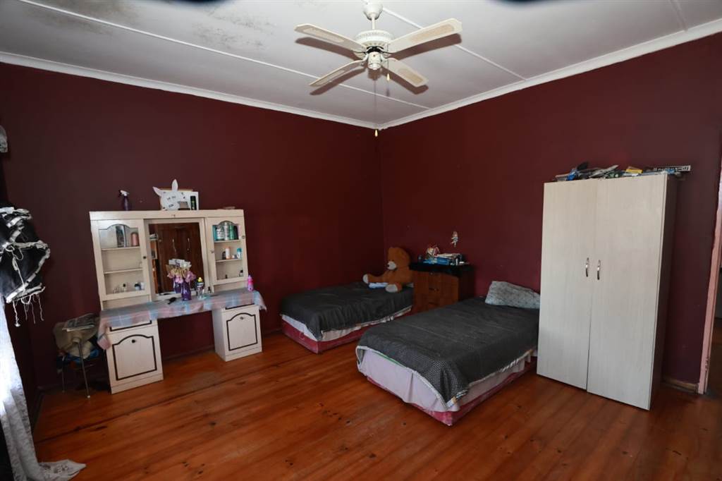 3 Bed House in Uitenhage Central photo number 10