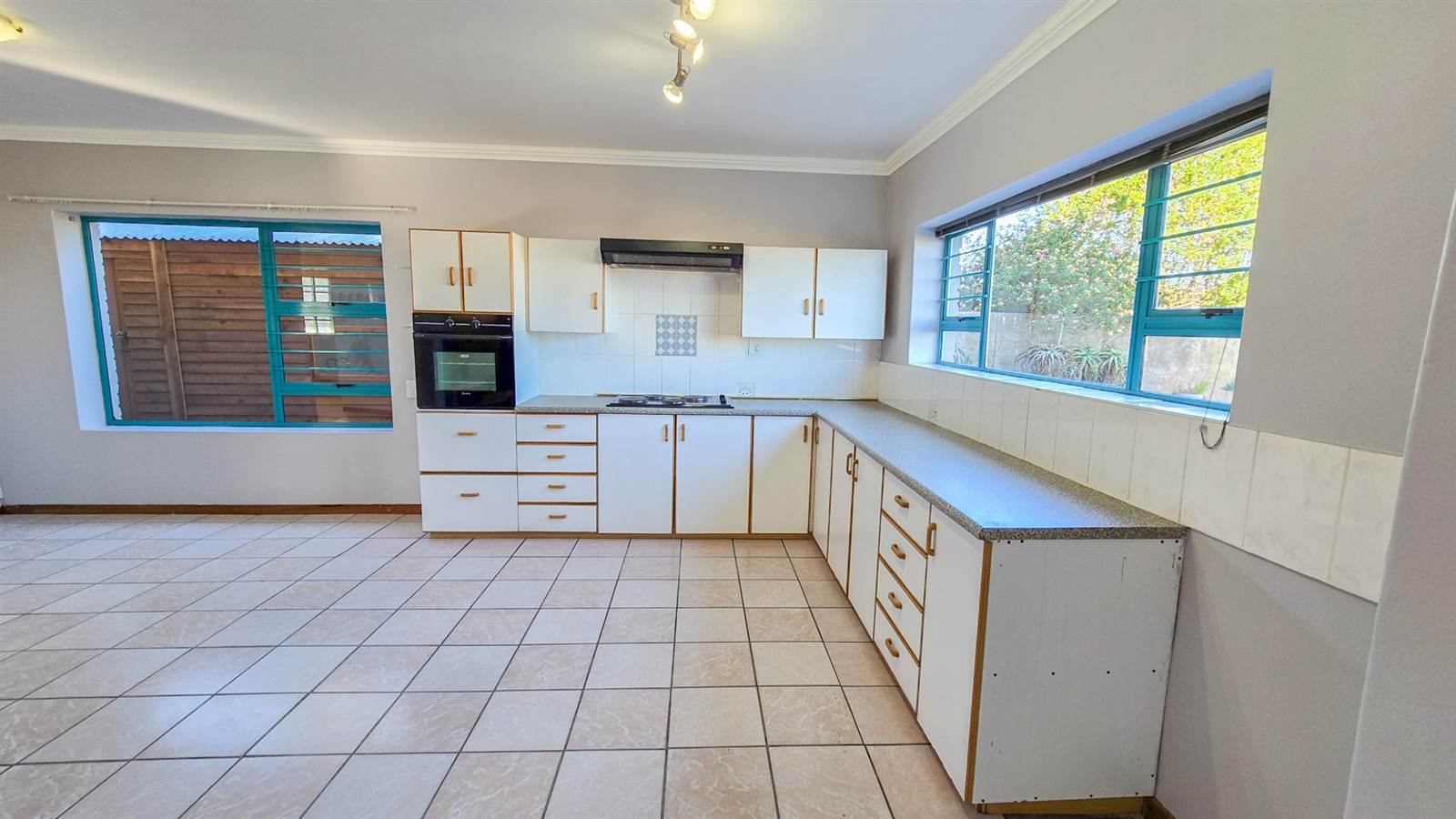 5 Bed House in Myburgh Park photo number 10
