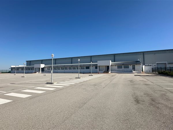 10 000  m² Industrial space